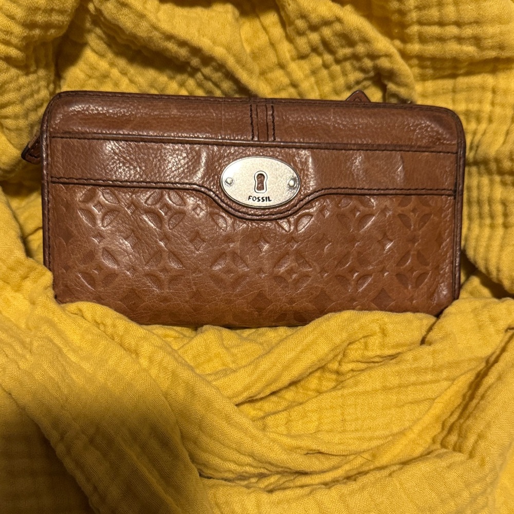 Fossil Tan Textured Leather Wallet
